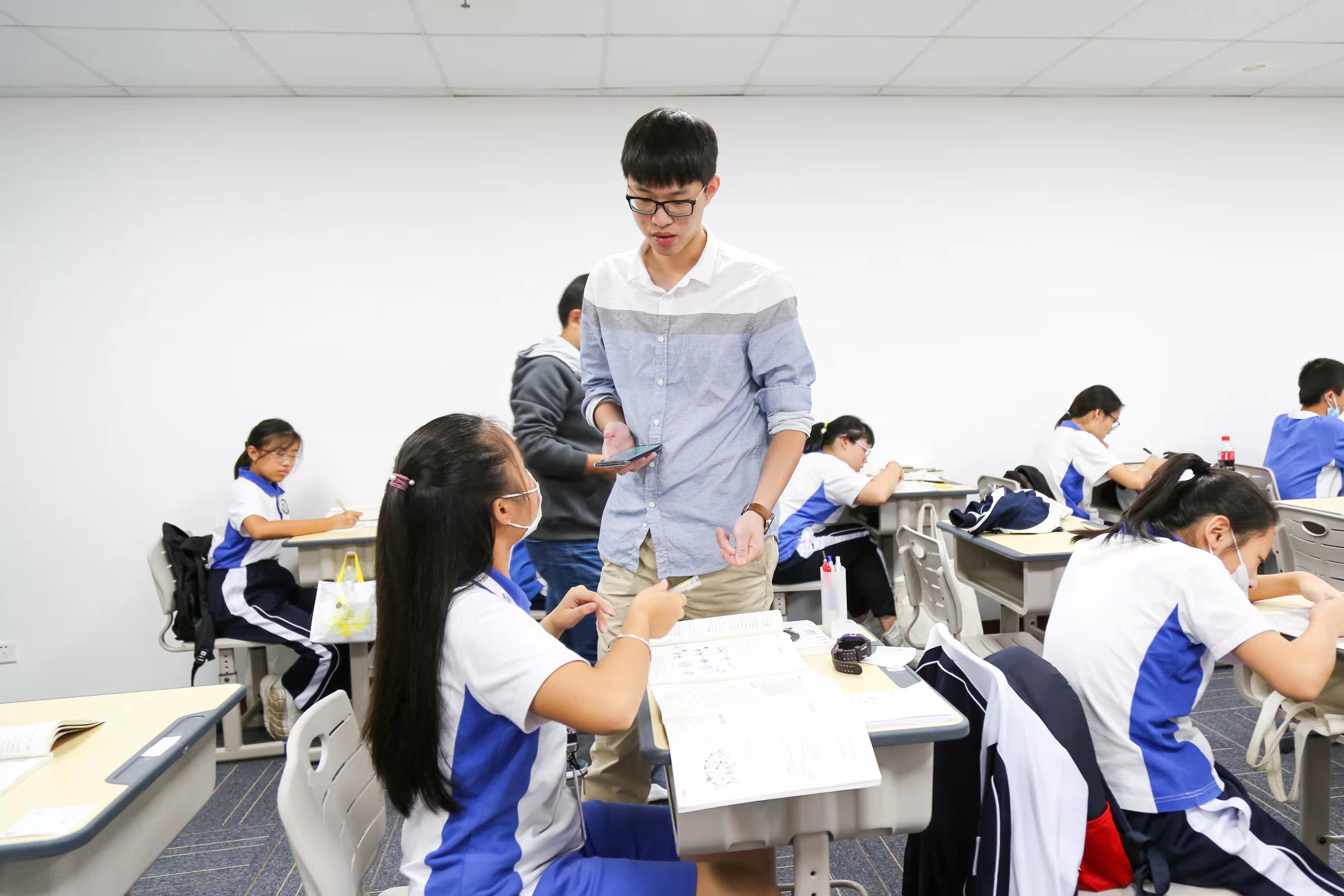 深圳中考复读学校学费多少呢？